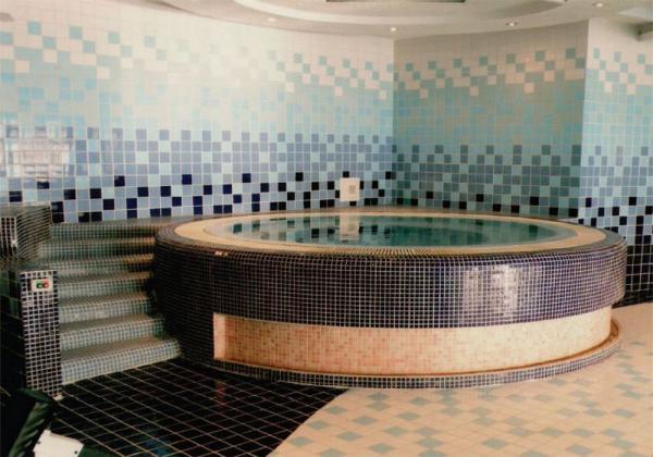 طرح های متنوع کاشی استخری جکوزی